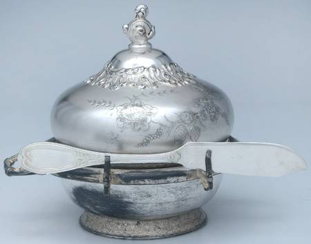 Silverplate Hollowware Round Covered Butter with Strainer & Master Knife
