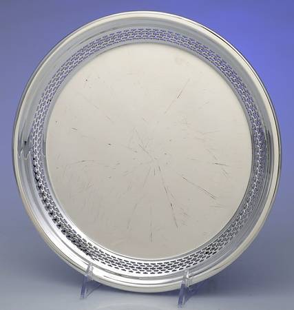 52 (Silverplate, Hollowware) 10" 3-Toed Round Silverplate Tray