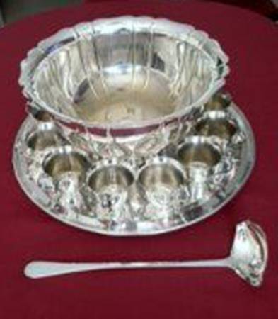 P683 (Silverplate, Hollowware) Punch Set (Bowl,  12 Cups, Tray and Ladle)