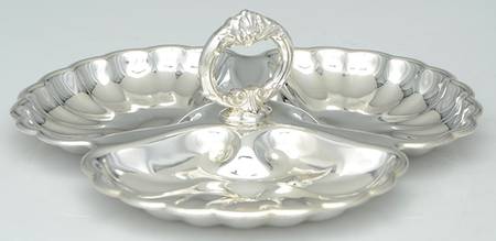 5115 (Silverplate, Hollowware) 3 Part Divided Server with Center Handle