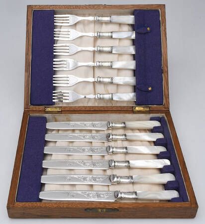 PEH2 (Silverplate) by Pearl Handle