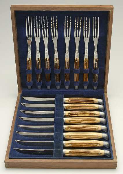 QUU1(Stainless) (Set of 8) Steak Knives & Forks-Stag Hdls w/Case
