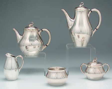 The Americana (Silverplate, Hollowware) 5-Piece Plated Tea Set (with Waste)