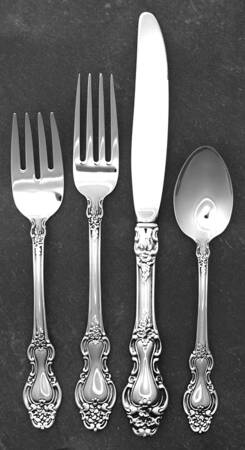 Colonial French (Stainless, 1975) 4 Piece Place Setting