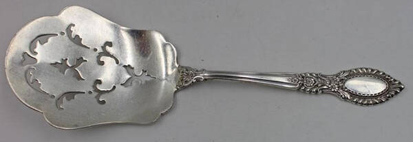 Guildhall (Sterling, 1941, No Monos) Solid Pierced Patty Server