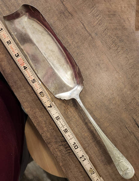 Holworthy (1910, Silverplate) Large Flat Handle Crumb Knife/Crumber