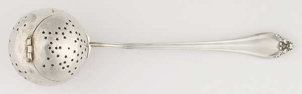 La Perle (Sterling, 1902) Solid Individual Tea Ball Spoon