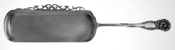La Reine (Sterling, 1893) Large Flat Handle Crumb Knife/Crumber