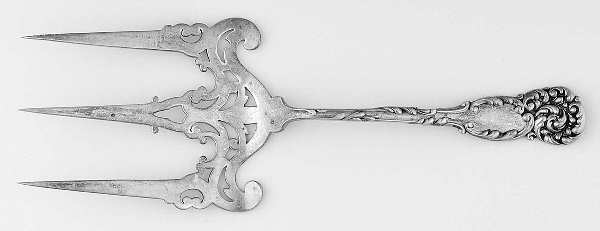 La Reine (Sterling, 1893) Solid Toast Serving Fork