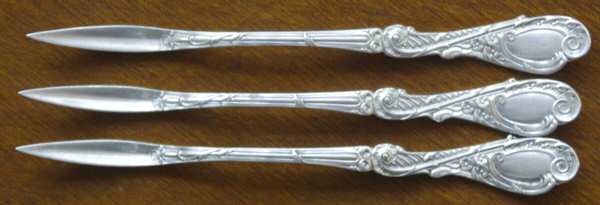 La Rocaille (Sterling, 1890) Solid Nut Pick