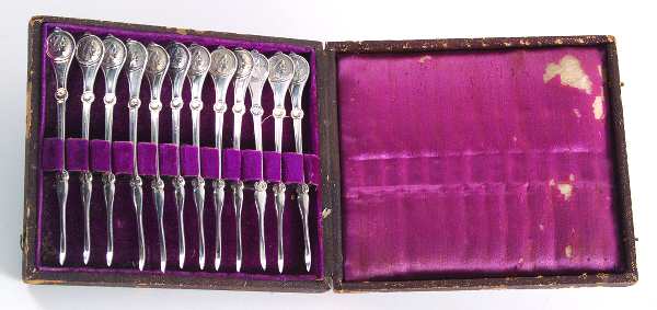 Roman Medallion (Silverplate, 1868) (Set of 12) Nut Picks with Case