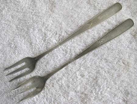 Vendome (Silverplate) Cocktail/Seafood Fork