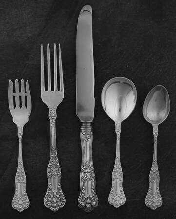 Queens (Sterling) 40  Piece Estate Set
