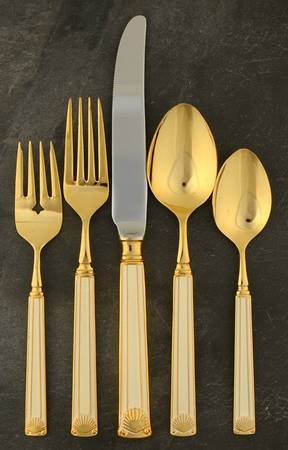 Cloisonee Shell-White 5 Piece Place Setting