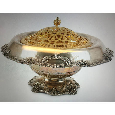 Francis I (Sterling, Hlwr, Eagle-R-Lion, Dated, Oval) Round Pedestal Centerpiece with Silverplate Frog