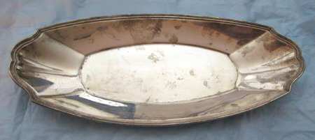 Hepplewhite-Plain (Sterling, 1907, Hollowware) 14" Bread Tray