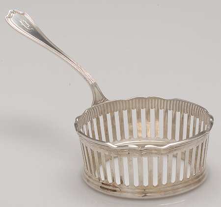 Hepplewhite-Plain (Sterling, 1907, Hollowware) Ramekin Holder No Liner