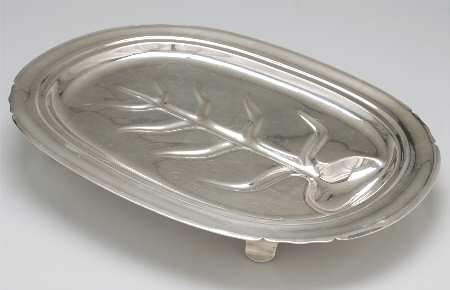 Mayflower (Silverplate, Hollowware) Medium Platter Footed Meat Platter with Well