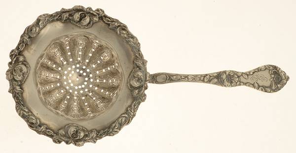 Les Cinq Fleurs (Sterling, 1900, No Monos) Solid Individual Overcup Tea Strainer