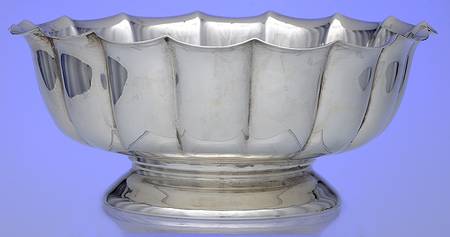 X963 (Sterling, Hollowware) Footed Sterling Round Vegetable Bowl