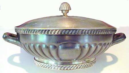 2900 (Silverplate, Hollowware) Plated Round Covered Vegetable Bowl
