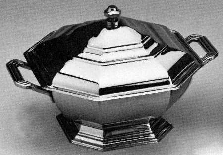 Galleria (Stainless, Hollowware) Pedestal Tureen with Lid