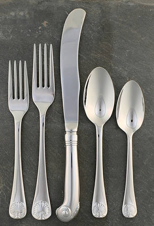 Williamsburg Royal Shell (Stainless) 5 Piece Place Setting