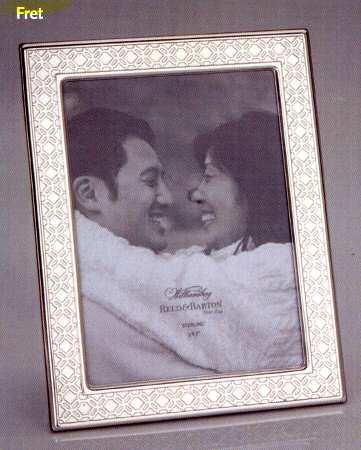 Williamsburg Frame Collection Frame-Holds 5" X 7" Picture