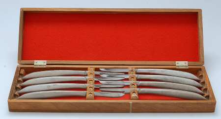 RUP1 (Stainless) (Set of 8) Individual Steak Knives & Case