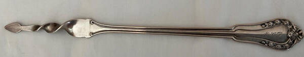 Rosebud (Sterling, 1903) Solid Nut Pick