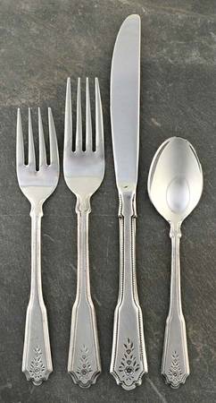 Norcrest-Brentwood (Stainless) 4 Piece Place Setting