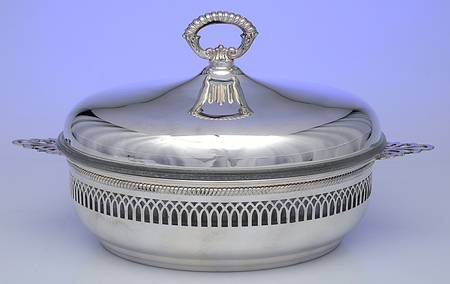 Silverplate Hollowware 3 Qt Round Covered Casserole W/Liner
