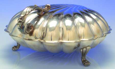 SHC10 (Silverplate, Hollowware) Shell Shape Centerpiece 3 Toed with Hinged Lid