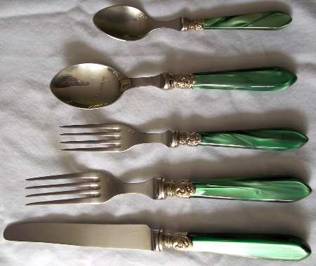 Pompadour Green Fork
