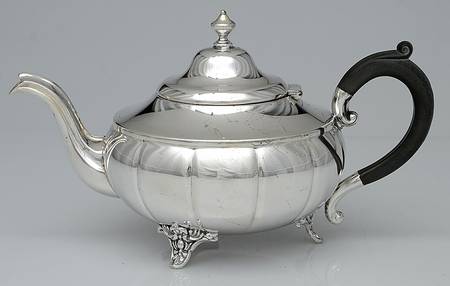 327 (Silverplate, Hollowware) Teapot