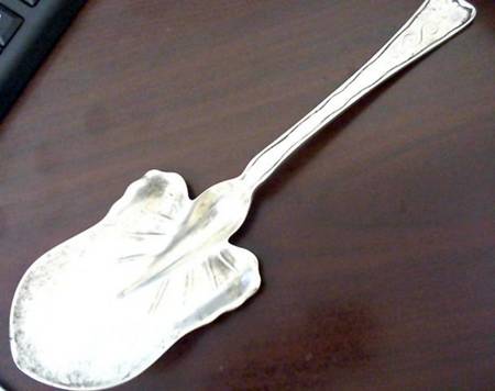 Lap-Over-Edge (Sterling, 1880) Solid Leaf-Shape Pastry Server