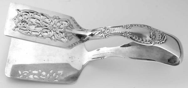 Richelieu (Sterling, 1892, No Monograms) Large Solid Sandwich Tongs