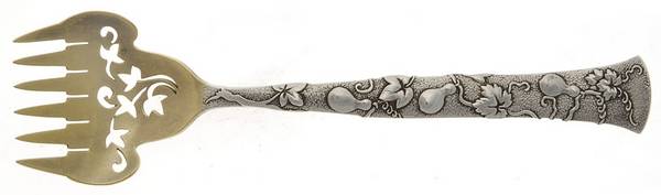 Vine-Multi Motif (Sterling, 1872) Small Solid Tined Sardine Serving Fork
