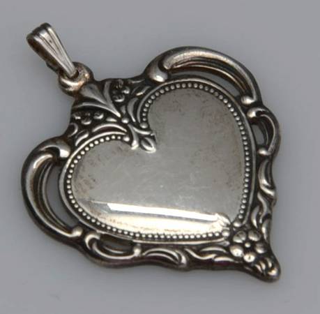 Grand Duchess (Sterling, 1973) Heart Pendant