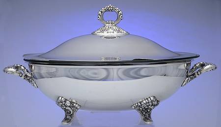 Grand Duchess (Silverplate, Hollowware) Oval Buffet Server with Glass Liner & Lid