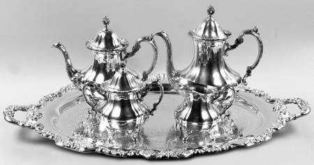 Grand Duchess (Silverplate, Hollowware) 5-Piece Silverplate Tea Set (with Tray)