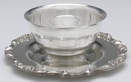 Grand Duchess (Silverplate, Hollowware) Plated Gravy Bowl with Attached Underplate