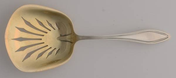 Mary Chilton (Sterling, 1912, No Monos) Pierced Almond Spoon