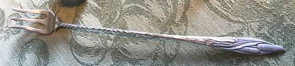 No. 19 (Sterling, 1900) Long Handle Olive Fork