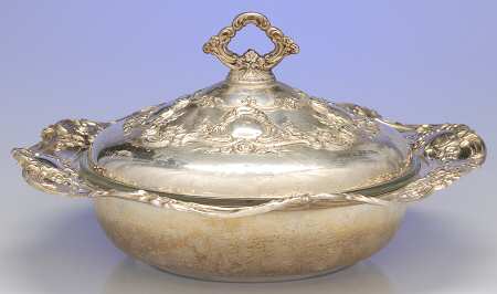 Old Master-Embossed(Silverplate, Roses-Scrolls) 2 Quart Silverplate Casserole