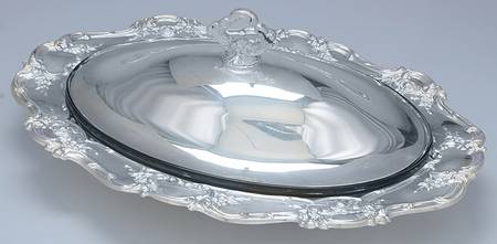 Old Master-Embossed(Silverplate, Roses-Scrolls) 2 Qt Oval Covered Casserole w/Glass Liner