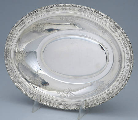 Louis XIV (Sterling, Hollowware) 10" Oval Vegetable