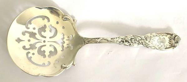Chrysanthemum (Sterling, 1880) Tomato Server, Solid Piece