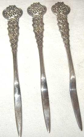 Holly and Mistletoe (Sterling) Solid Nut Pick