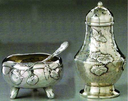 Lap-Over-Edge, Hollowware Open Master Salt W/Spoon & Pepper Shaker